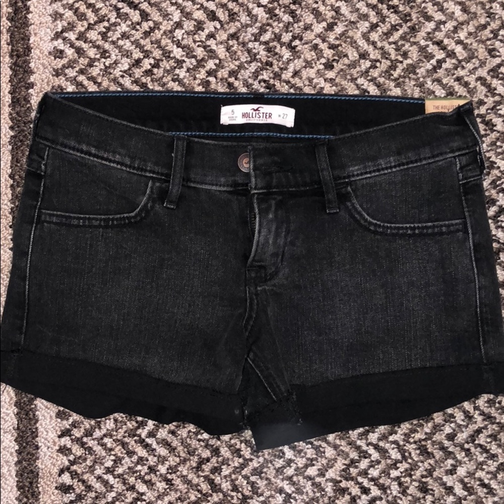 Hollister Low Rise Midi length shorts black
